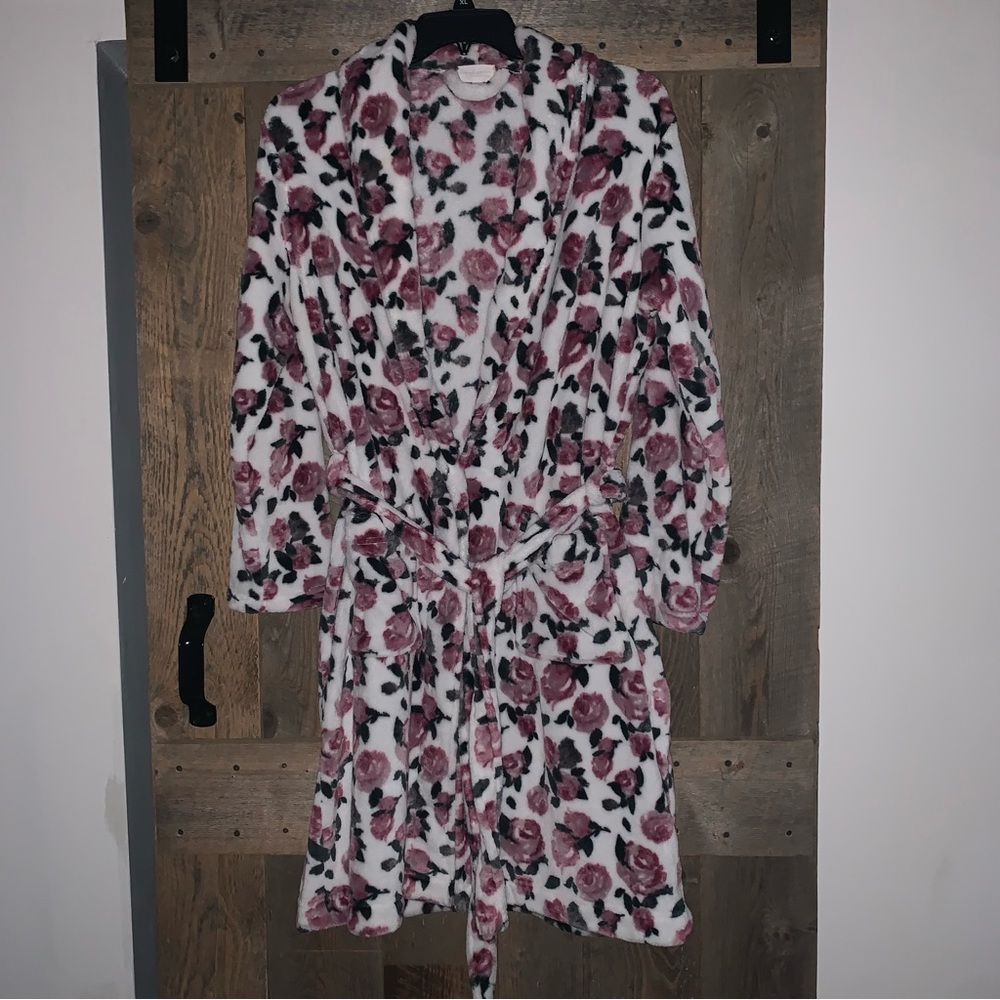 Women’s L DAYDREAM by BERKSHIRE HOME Gorgeous Fuzzy Fleece Wrap Robe Roses EXC
